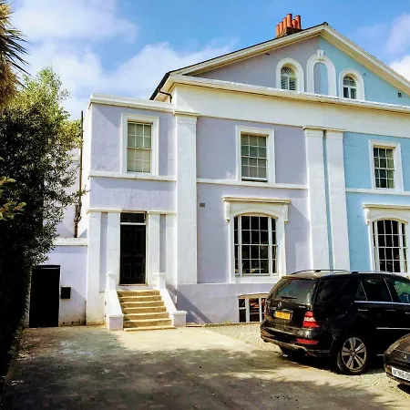 Elegant Parkside Flat: Blackheath Common Period Building